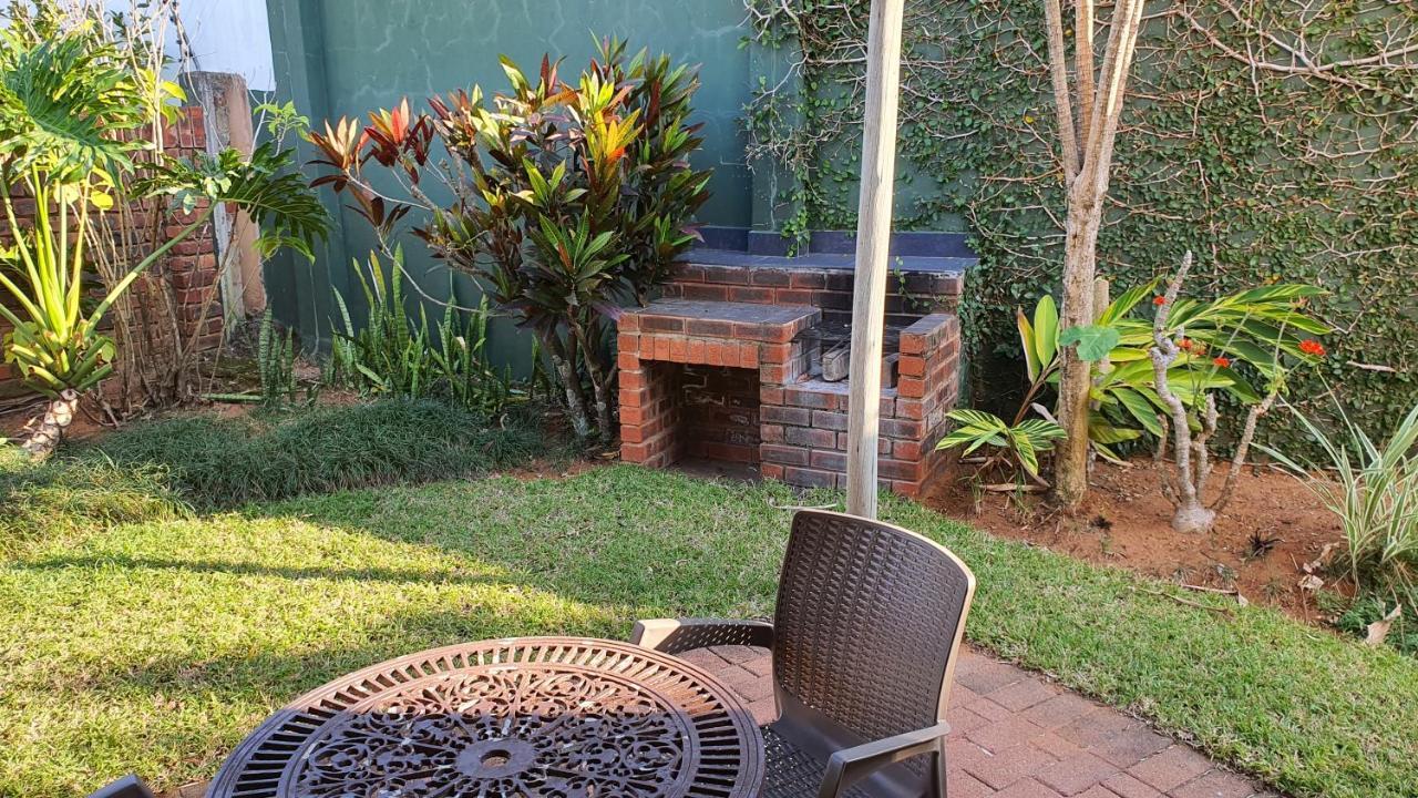 The Lazy Lizard Hotel Durban Exterior photo