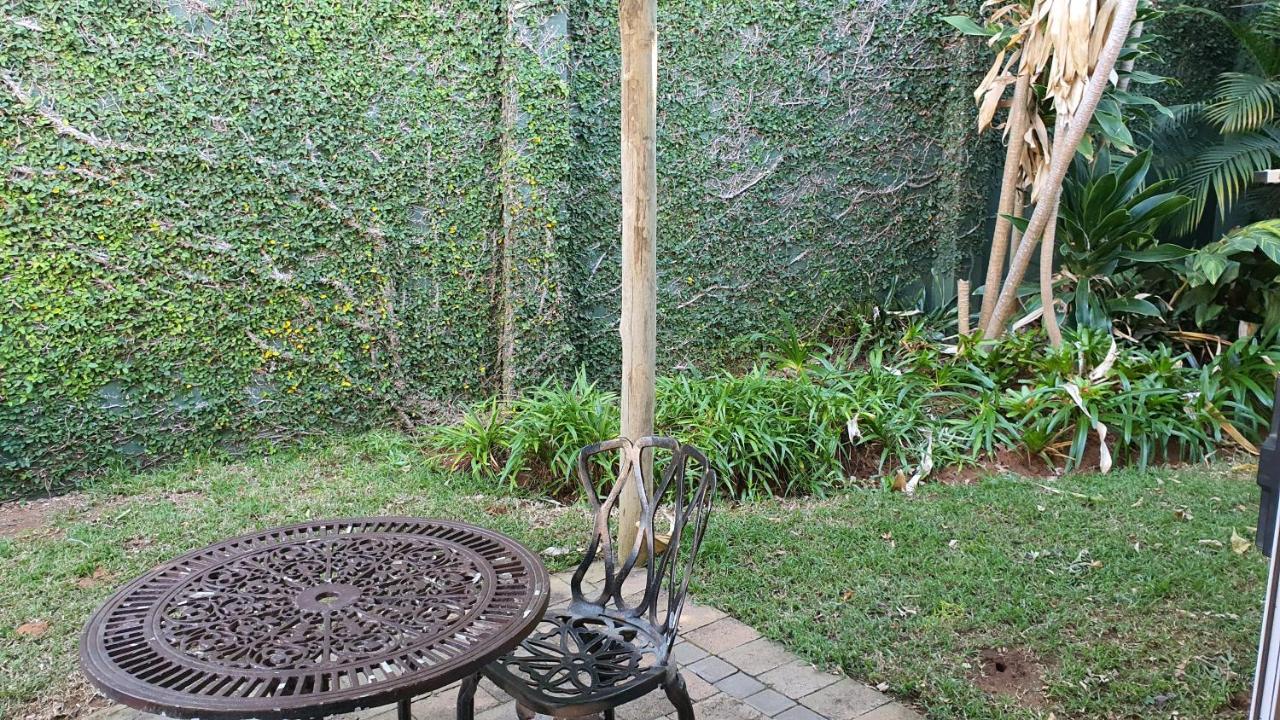 The Lazy Lizard Hotel Durban Exterior photo